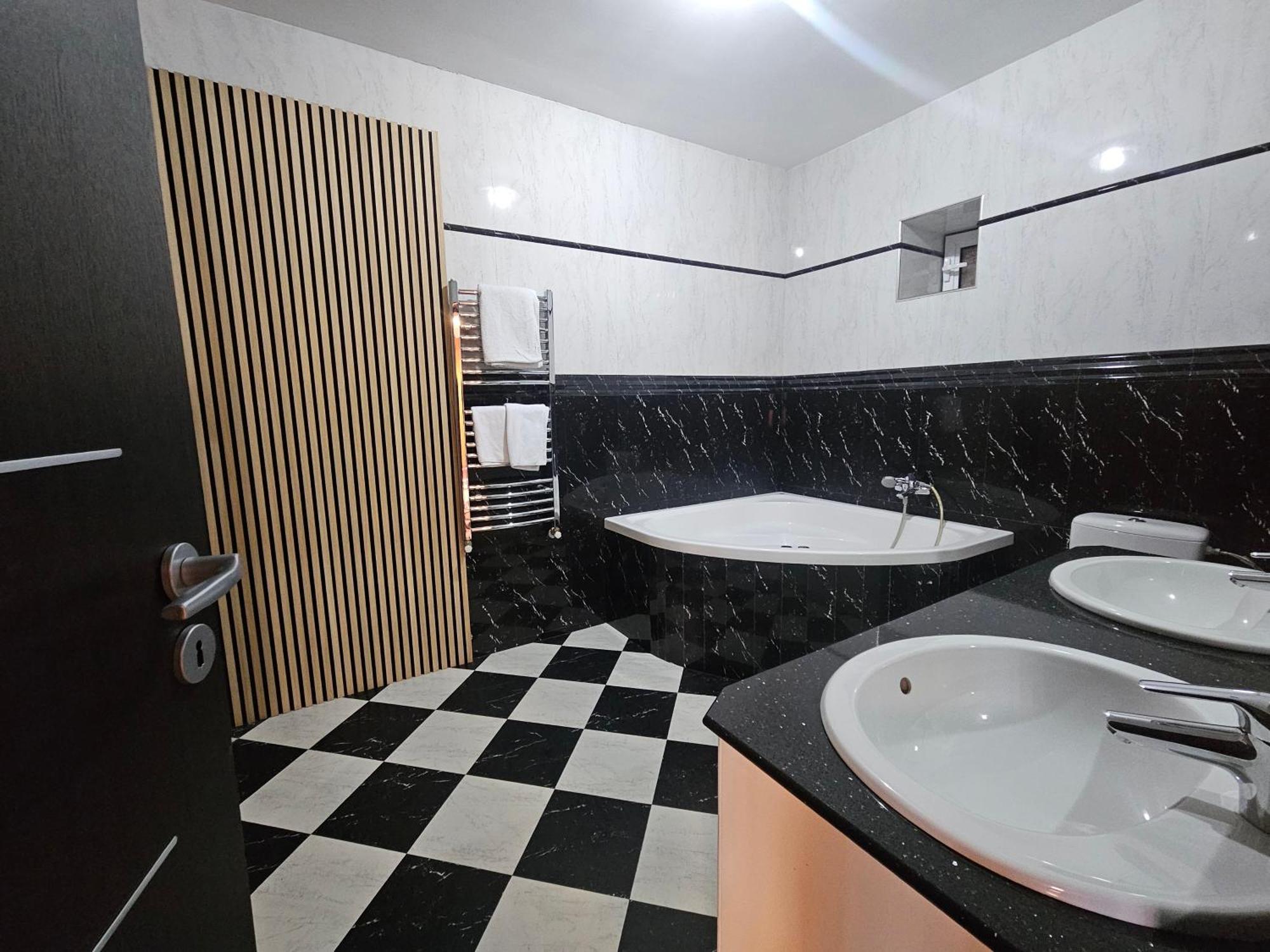 Simple Villa Rooms National Arena Self Check In Бухарест Екстер'єр фото