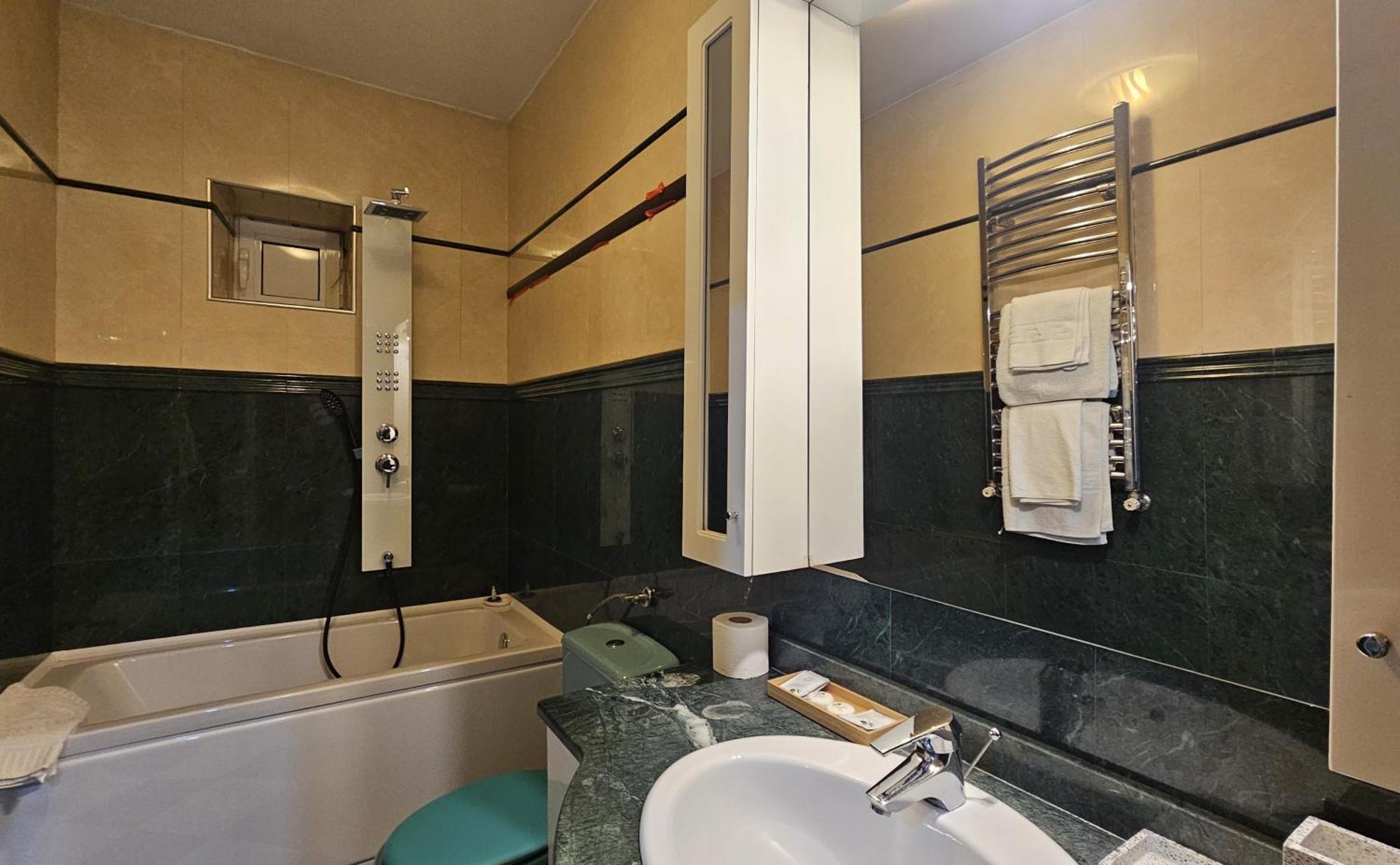 Simple Villa Rooms National Arena Self Check In Бухарест Екстер'єр фото